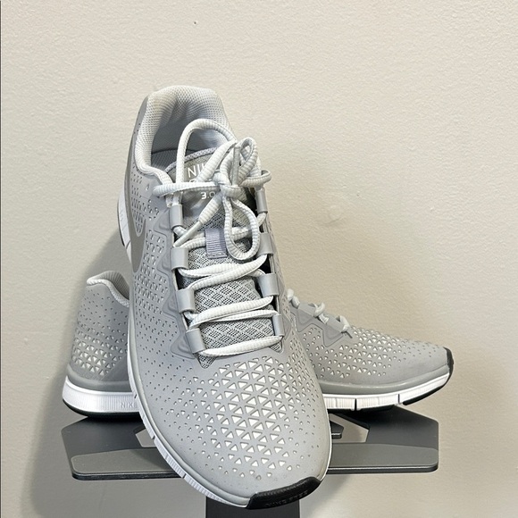 Nike Free 3.0 V4 Gray Athletic Running Shoes Men’s 7.5 / Women’s 9 - Picture 2 of 7